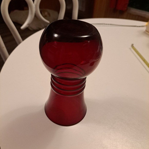 ANCHOR HOCKING Ruby Red Glass Vase. Made in U.S.A. - Picture 6 of 7